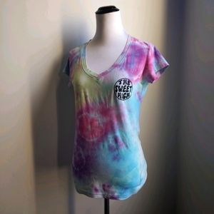 👕THE SWEET HIGH Tie-Dye V-neck